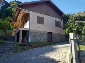 Casa no centro, tranquila e confortável.